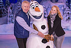 Dabei zeigten auch Vertriebschef Kevin Keogh und Cheforganisatorin Nadine Lehmann ihr Herz für Disney. Foto: Uwe Stegmaier