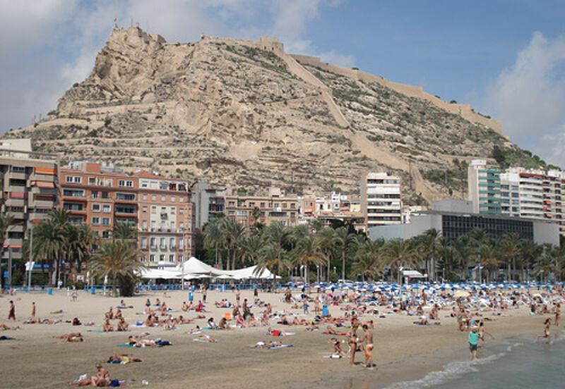 Um 40 Prozent liegen die Buchungen für das spanische Festland - hier Alicante - im Plus