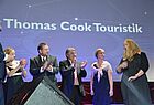 Als Best Tour Operator wird Thomas Cook ausgezeichnet. Alexa Wehmer (ganz rechts) nimmt den Preis entgegen