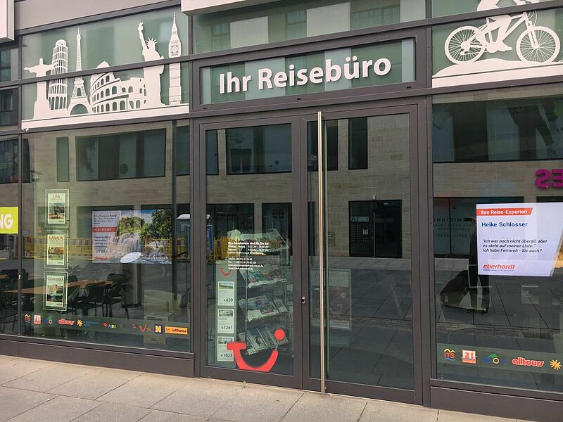 Reisebüros – im Bild das Eberhardt-Reise-Zentrum Passage Prager Spitze in Dresden – sind für die großen Pauschalreiseveranstalter der wichtigste Vertriebskanal. Foto: mg