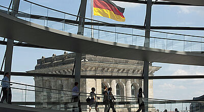 Allein in Berlin bietet Get your über 200 Touren an, darunter auch Führungen im Reichstagsgebäude