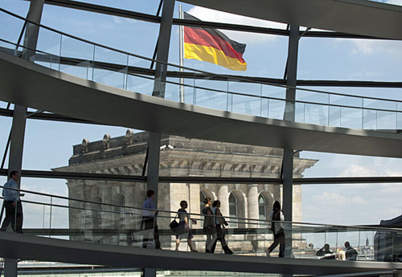 Allein in Berlin bietet Get your über 200 Touren an, darunter auch Führungen im Reichstagsgebäude