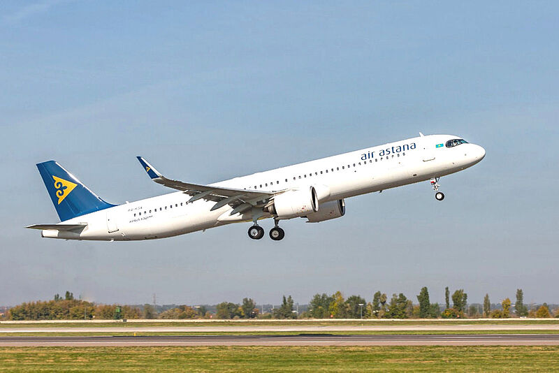 Flugzeug von Air Astana beim Start