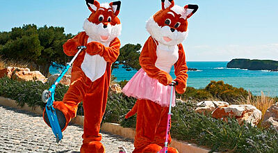 Martinhal-Kidsclub-Maskottchen Rafi and Rosita im Martinhal Sagres Beach Family Resort