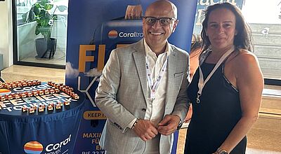 Präsentierte „Flex 4 Kiss“ auch auf der jüngsten Jahrestagung der Rita AG: Vertriebschef Ender Karadag, hier mit Karin Hahler von Mein Urlaubsglück