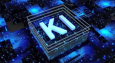 Bei der Nutzung von KI ist Vorsicht geboten Dreidimensionale Darstellung eines Computerchips mit leuchtenden blauen Leiterbahnen. In der Mitte des Chips steht in großen Buchstaben „KI“, was für Künstliche Intelligenz steht. Das Bild symbolisiert moderne Technologie, Digitalisierung und Datenverarbeitung.