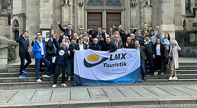 Einige Teilnehmer des Events vor der Thomaskirche in Leipzig