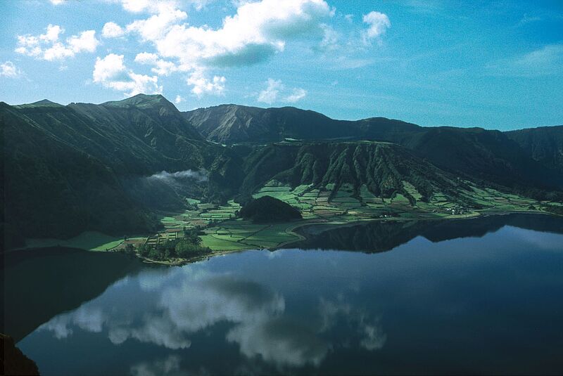 Auf den Azoren wandern die Teilnehmer zur Caldera Sete Cidades