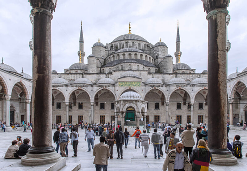 Das Auswärtige Amt rät aktuell von dem Besuch touristischer Sehenswürdigkeiten in Istanbul ab. Im Bild die Blaue Moschee