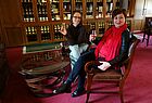 Einen Whiskey von Tullamore Dew gönnen sich Jana Hilger und Swetlana Müller zum Abschied