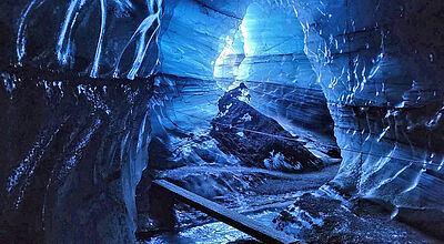 Bei der neuen Tour „Eiszeit auf Island“ steht der Besuch von Eishöhlen auf dem Programm. Foto: Island Pro Travel