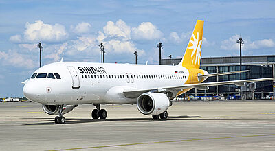 Sundair-Maschine mit der Schauinsland-Sonne am Leitwerk