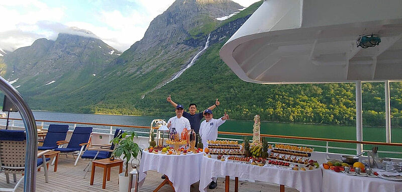 Yacht-Feeling vor der Kulisse Norwegens – das erwartet Sea-Dream-Gäste auch in der Saison 2026