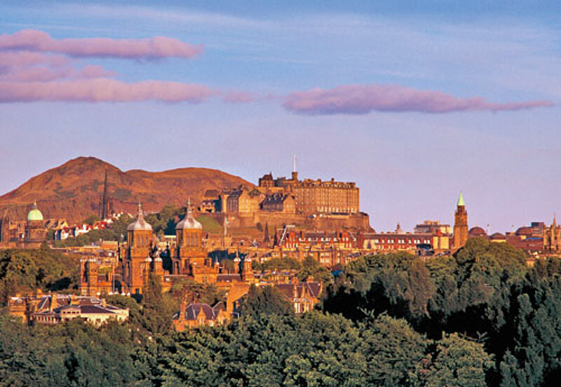 Im neuen Studienreisekatalog von Dertour sind auch Städteziele wie Edinburgh vertreten