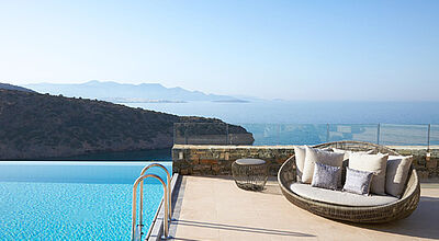 Die Villa „The Mansion“ gehört zum Daios Cove Resort und bietet 600 Quadratmeter Wohnfläche
