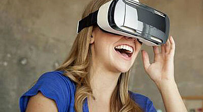 Lebhafte Eindrücke: Mit der virtuellen Brille können Reisebüros ihren Kunden Reiseziele oder Schiffsrundgänge vor Augen führen.