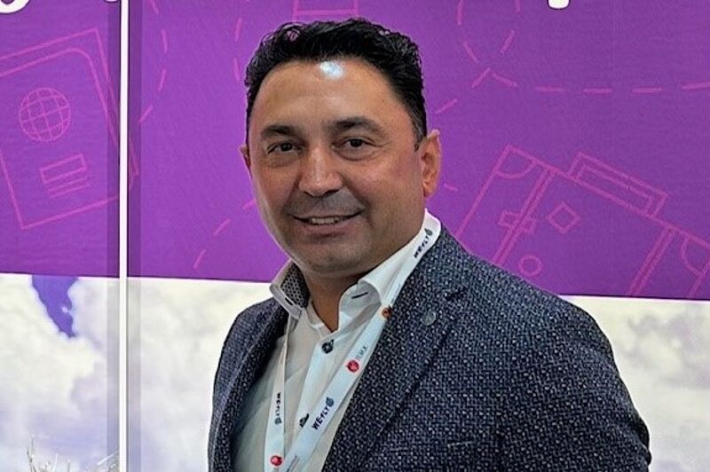 We-Flytour-Gründer Aydin Ata ist im Bild zu sehen