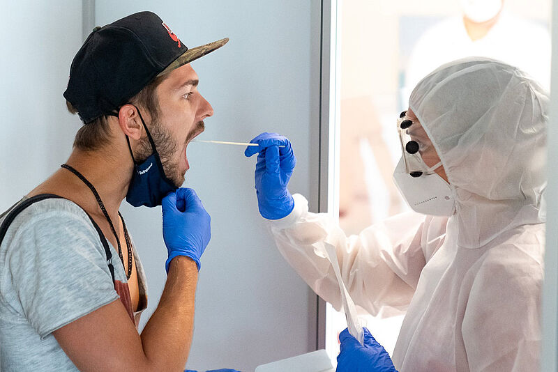 Rückkehrern aus Risikogebieten droht demnächst wieder eine zweiwöchige Quarantäne