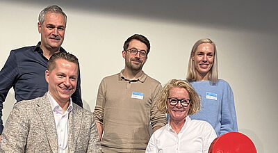 Benjamin Jacobi und Ilka Lauenroth (vorne) mit Christopher Presland (Marketing & CVM), Fabian Heuer (Filialen & Omnichannel) und Sarah Jatsch (Digital Produkt & Sales)