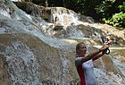 Sabrina Krummel (Reiseland, Schwalbach) mit Selfie im Dunn’s River Falls