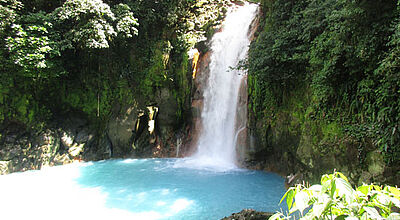 Wasserfall im Tenorio-Nationalpark, einer von 26 Nationalparks in Costa Rica
