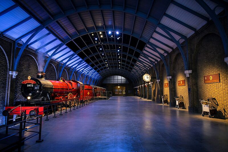 Hogwarts-Fans können auch das Gleis 9¾ erkunden