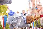 Mit Dumbo eine Runde über Fantasyland drehen