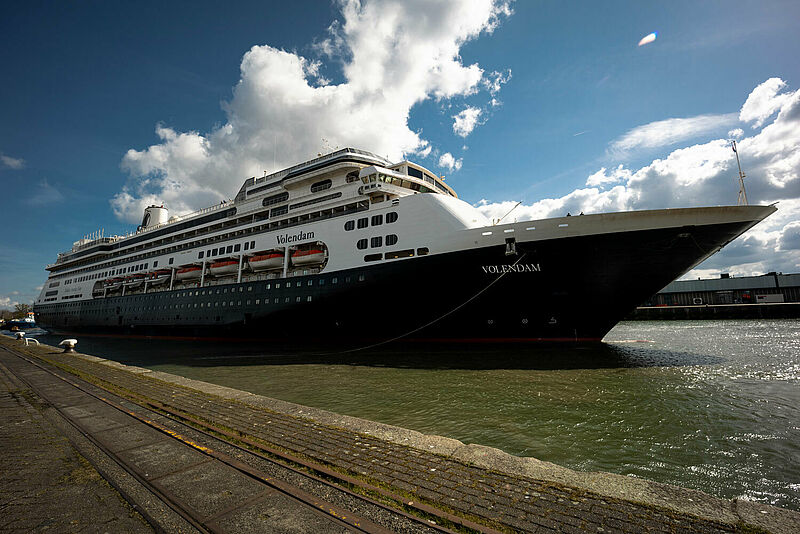 Die Volendam soll erst ab Juli wieder Kreuzfahrten unternehmen. Foto: Holland America Line