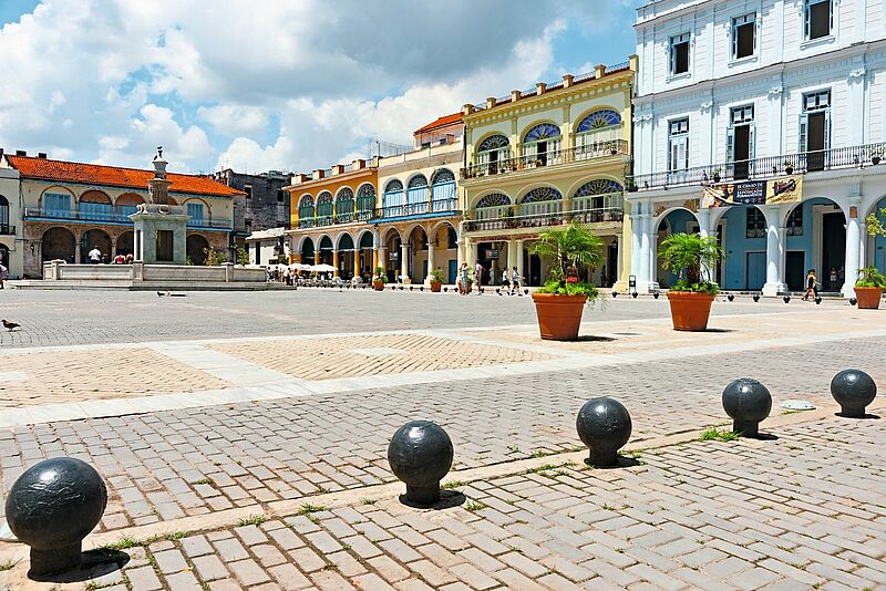 Die Plaza Vieja in Havanna werden Urlauber wohl nie wieder mit so wenigen Touristen erleben