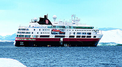 Die Fram umrundet im Sommer 2010 insgesamt zehnmal Spitzbergen.