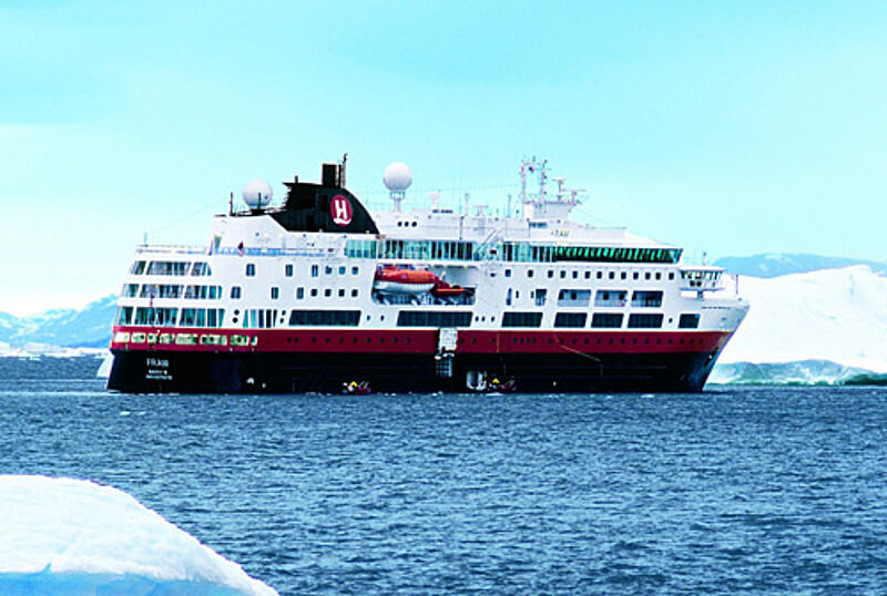 Die Fram umrundet im Sommer 2010 insgesamt zehnmal Spitzbergen.