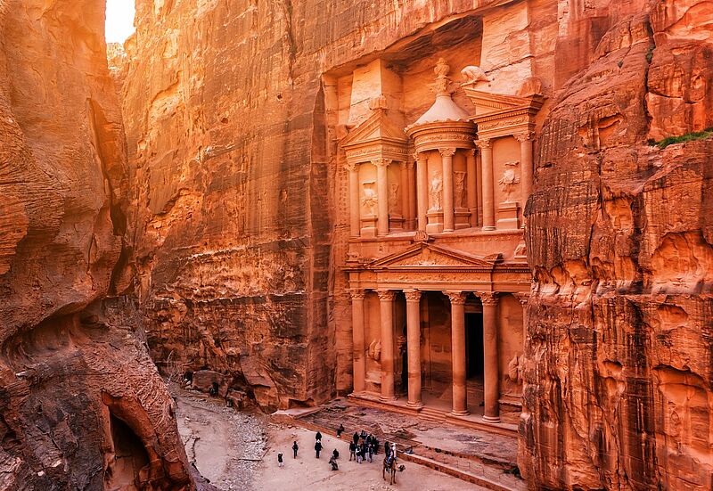 Ein Besuch in Petra ist ein Highlight einer Reise nach Jordanien
