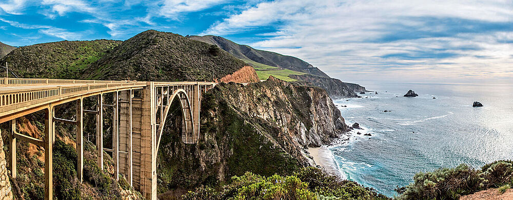 Spektakuläre Ausblicke bietet der Highway 1 zum Beispiel in der Region Big Sur