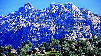 Herrliche Kulisse für Wanderungen: das Latmos-Gebirge in der Westtürkei. Foto: cd