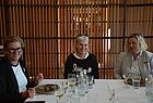 … ausgezeichneten Essen, v.l. : Montserrat Sierra (Leiterin des Catalan Tourist Board), Kerstin Richter (Reisebüro Flamingo) und Andrea Tscharntke (Urlaubsfreuden)