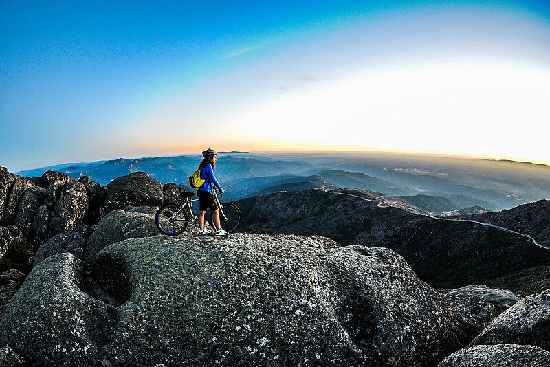 Mit Rückenwind durchs Sternengebirge: Radtouren führen durch den portugiesischen Naturpark Serra da Estrela