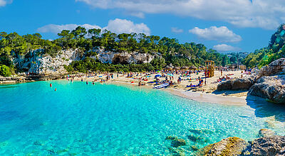 Mit 40 wöchentlichen Flügen ist Mallorca, im Bild Cala Llombards, das Topziel von TUI Fly im Sommer 2025. Foto: Cristian Mircea Balate/istock Mit 40 wöchentlichen Flügen ist Mallorca, im Bild Cala Llombards, das Topziel von TUI Fly im Sommer 2025. Foto: Cristian Mircea Balate/istock