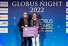 Gewann den Sonderpreis von G-Adventures für "Soziales Engagement/Nachhaltigkeit": Michael Vivell vom Derpart Reisebüro Vivell in Landsberg mit Jeanette Buller von G Adventures 