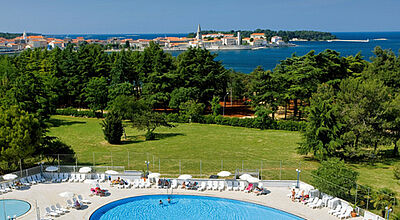 Baden im Blick auf Porec: das Valamar Zagreb Hotel