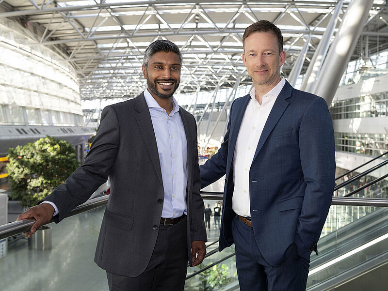 Wollen ein neues Chaos im Sommer vermeiden: Düsseldorfs Flughafenchefs Lars Redeligx (rechts) und Pradeep Pinakatt. Foto: Flughafen Düsseldorf