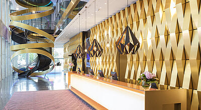 Die Rezeption des neuen Nhow Frankfurt im Bankenviertel, Foto: NH Hotel Group Die Rezeption des neuen Nhow Frankfurt im Bankenviertel, Foto: NH Hotel Group