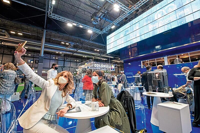 Mit Mundschutz und Abstand: Mehr als 40.000 Touristiker waren bei der ersten großen Touristikmesse nach dem Corona-Ausbruch dabei