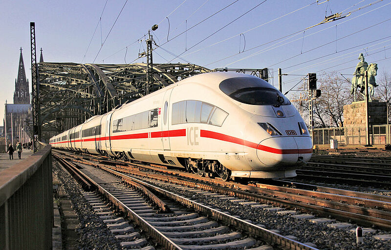 Bahnfahren wird zum Fahrplanwechsel am 9. Dezember erneut teurer. Foto: DB