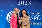 Platz drei der Kategorie „Beste Reisebüro-Aktion offline“ ging an Claudia Sterr (rechts) und Melissa Leeb von der Reisewelt Sterr in Vilshofen
