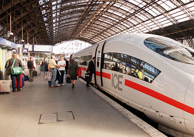Reisen mit der Bahn wird schon wieder teurer.
