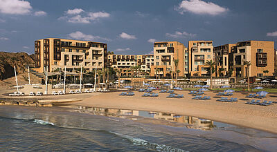 Das Kempinski Summerland Hotel & Resort Beirut liegt direkt an einem Privatstrand