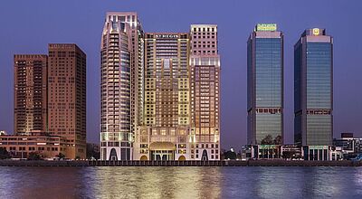Das St. Regis Cairo erhebt sich am Nilufer in Kairo