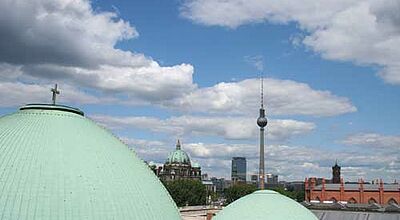 Berlin - hier der Blick auf den Deutschen Dom - gehört zu den Top-Zielen der TUI-Städte-Deals für den Sommer 2014