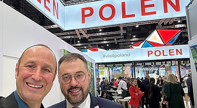 Zufrieden über den Aufschwung: Der polnische FVA-Chef Konrad Guldon (rechts) mit ta-Chefredakteur Matthias Gürtler auf der ITB
