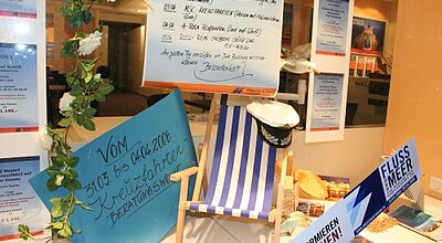 Werbung für die Kreuzfahrtwoche 2008 im Hapag-Lloyd Reisebüro Frankfurt am Main